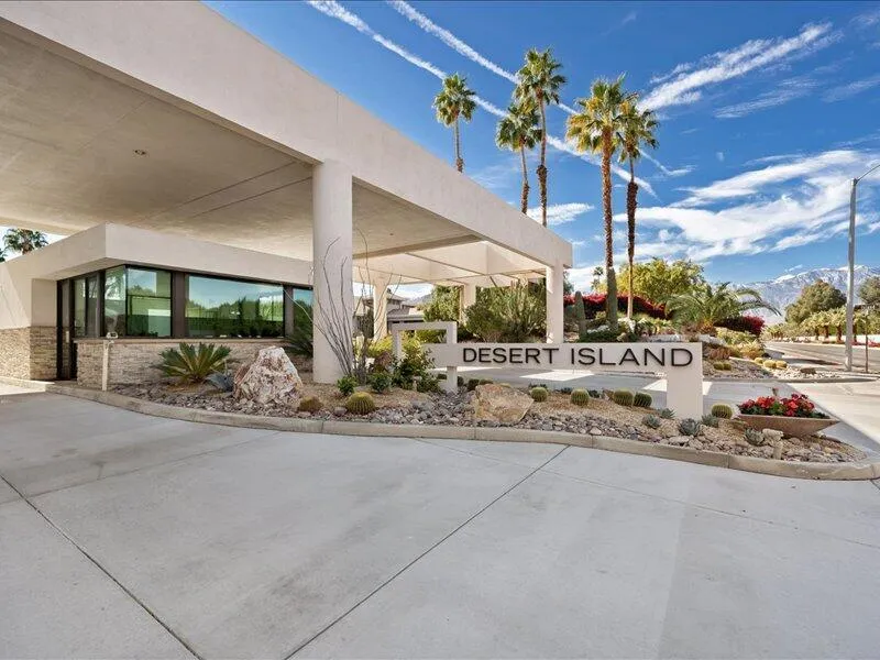 899 Island Drive 102, Rancho Mirage, California 92270 home-pic-2